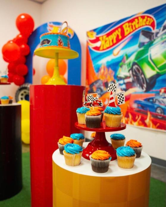 Hot Wheels birthday cupcakes and cake at Rocket World Pembroke Pines